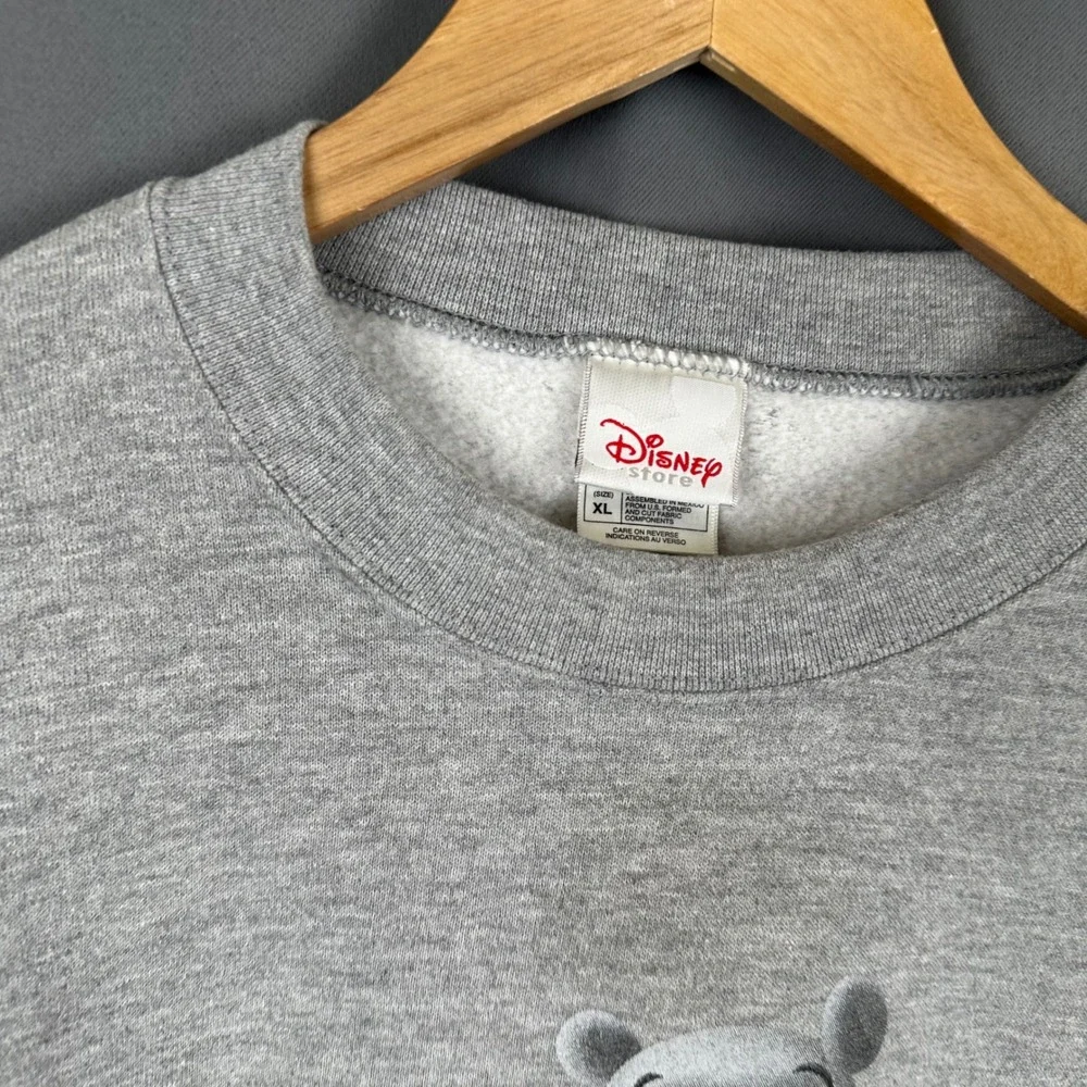 Disney Store Winnie the Pooh Graphic Sweatshirt Mens XL Gray Vintage Style